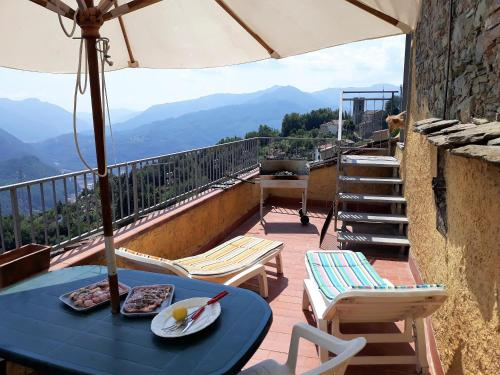 House with 4 bedrooms in Granaiola with wonderful mountain view and furnished terrace 38 km from the, Lucca