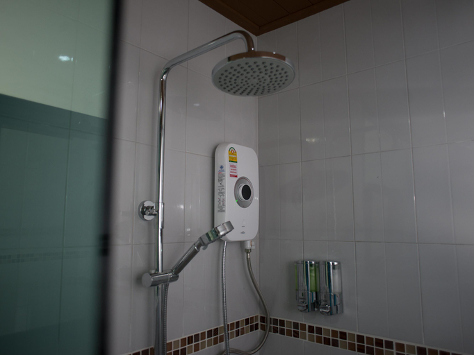 Bathroom 5, Srichada Hotel, Takua Pa