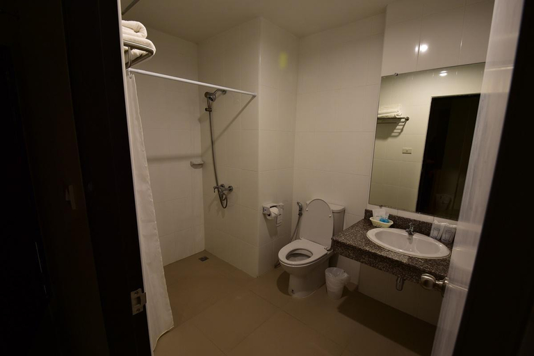 Bathroom 4, Prachuap Beach Hotel, Muang Prachuap Khiri Khan