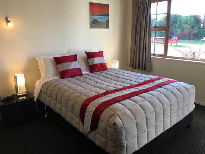 Bedroom 5, Colonial Lodge Motel, Waitaki