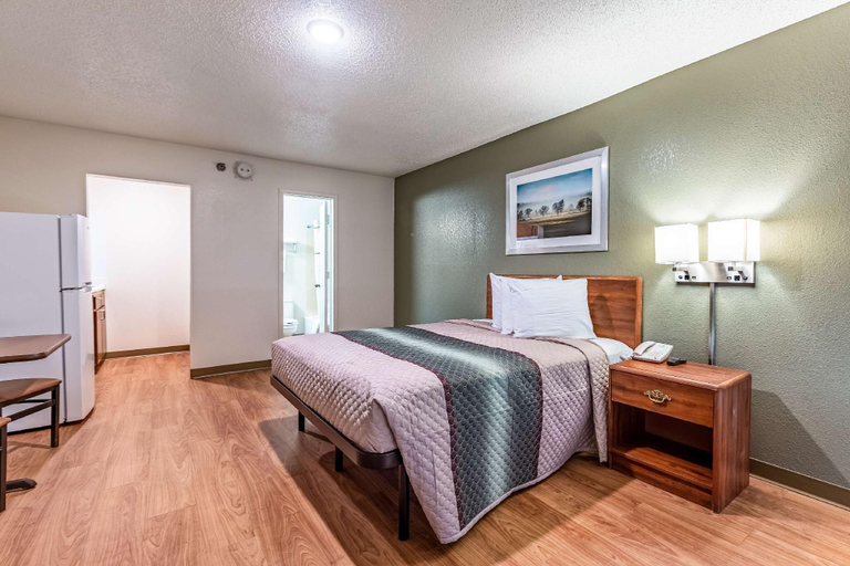 Bedroom, Hometowne Studios Atlanta Ne - Downtown Norcross, Gwinnett