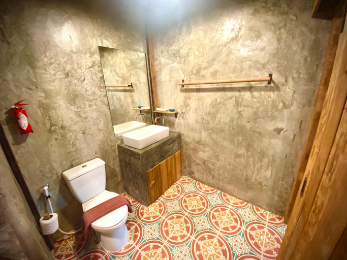 Bathroom, Kirina Retro House, Pai
