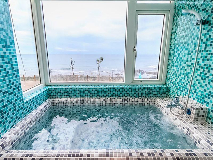 Bathroom 5, The North Coast Inn, New Taipei City