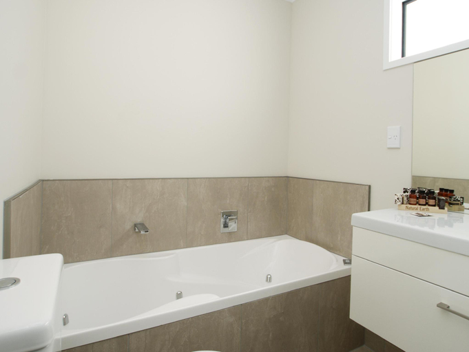 Bathroom 4, Astra Motor Lodge, Hamilton