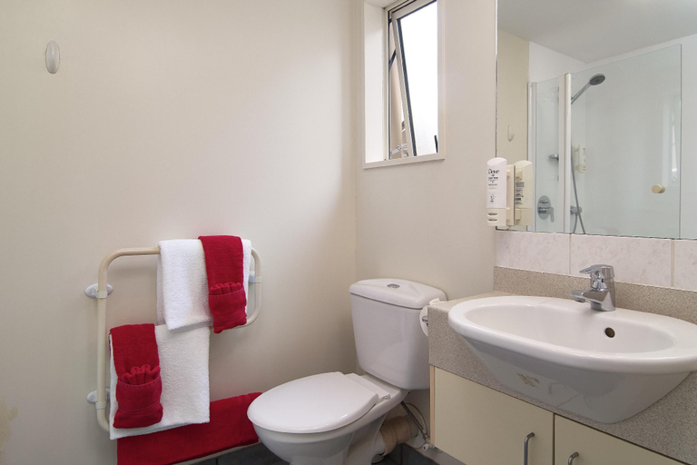 Bathroom 5, Apollo Motel, Christchurch
