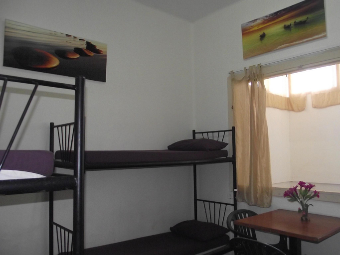 Bedroom, Sky Hostel