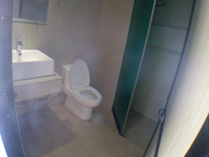 Bathroom, The Suvarnabhumi Apartment, Bang Phli