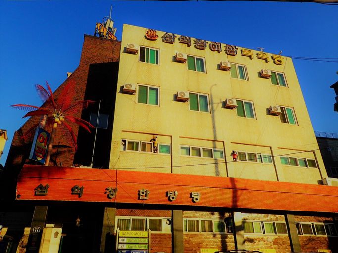 Sam Ik Jang Motel, Buk