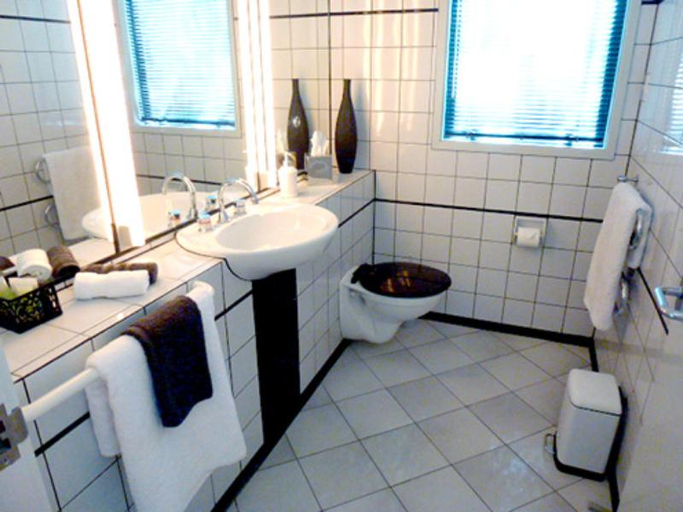 Bathroom 2, Serenity on Wakeman Bed and Breakfast, Taupo
