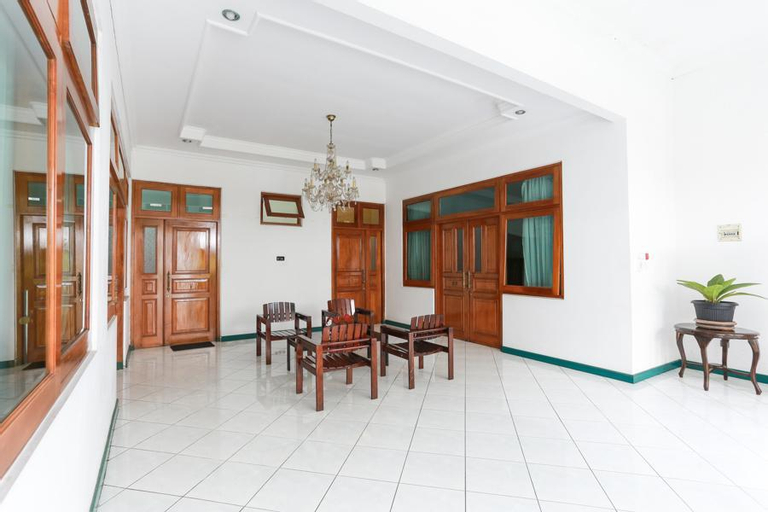 RedDoorz Syariah near Alun Alun Magelang, Magelang