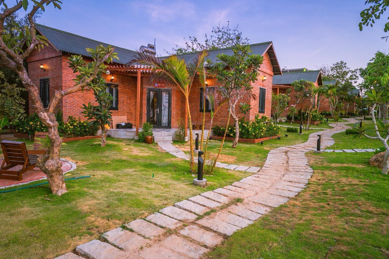 Exterior & Views 2, Long Hải Channel Beach Resort, Long Điền