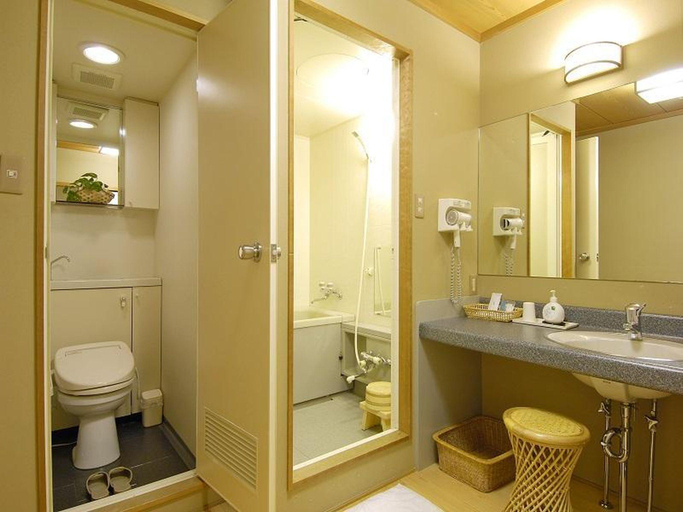 Bathroom, Ryori Ryokan Karaku, Kyoto