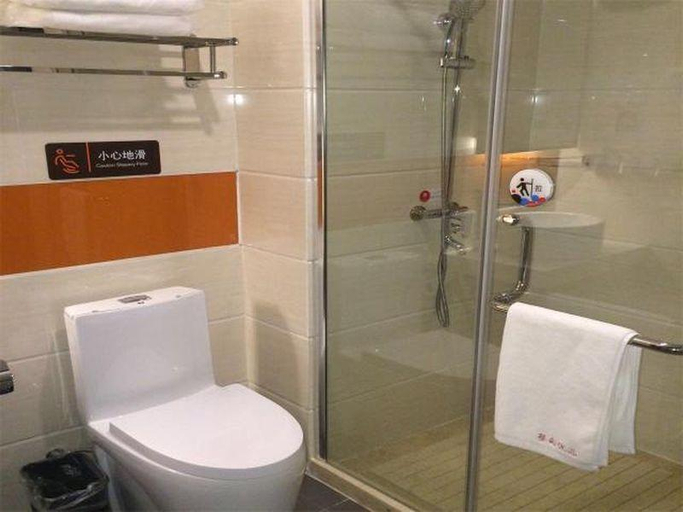 Bathroom, 7 Days Premium Wuhan Caidian Square Branch, Wuhan