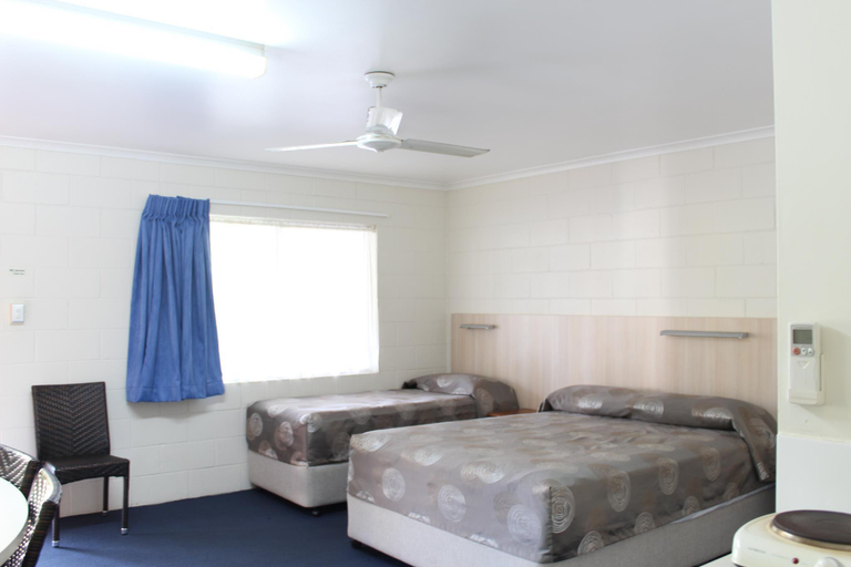 Bedroom, Mango Tree Motel, Miriam Vale