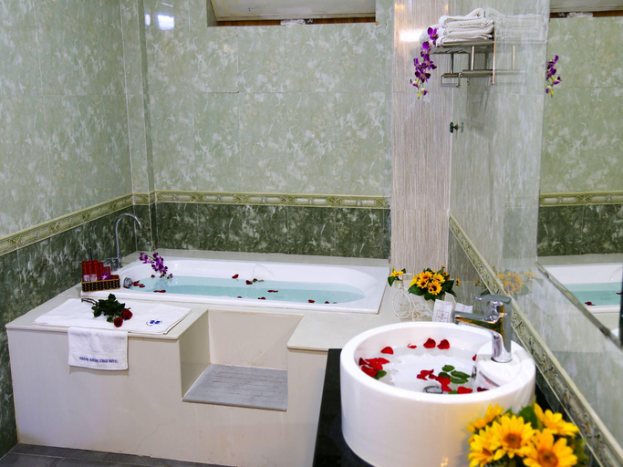 Bathroom 3, Thanh Hoang Chau Hotel, Da Nang