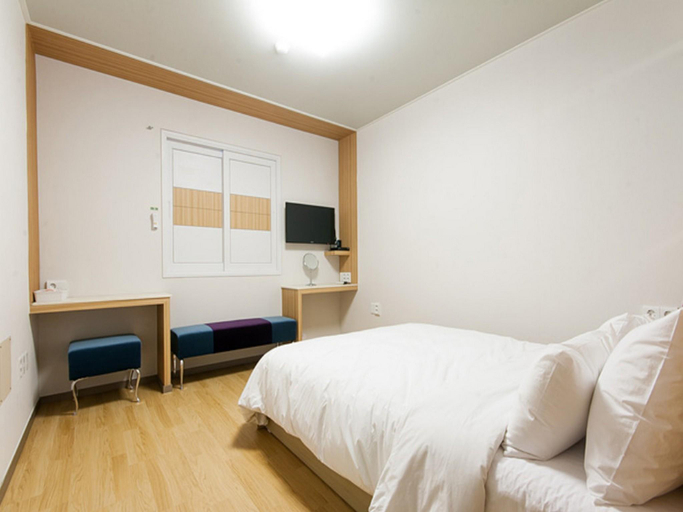 Bedroom 5, Uniqstay Bed & Breakfast, Busanjin