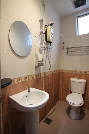 Bathroom 5, Rose Cottage Hotel Taman Perling, Johor Bahru