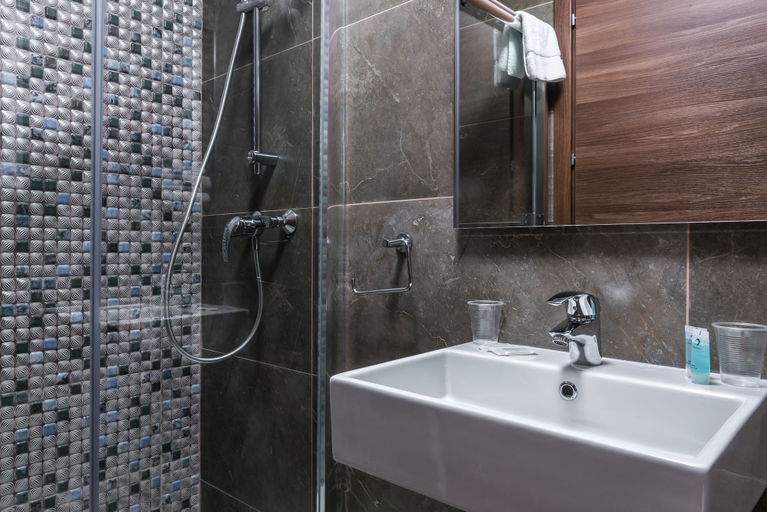 Bathroom 5, Slimiza