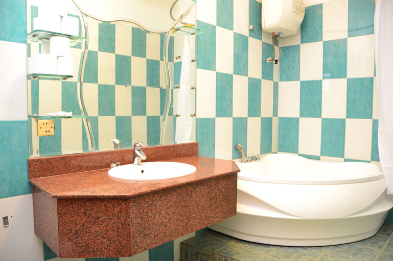 Bathroom 13