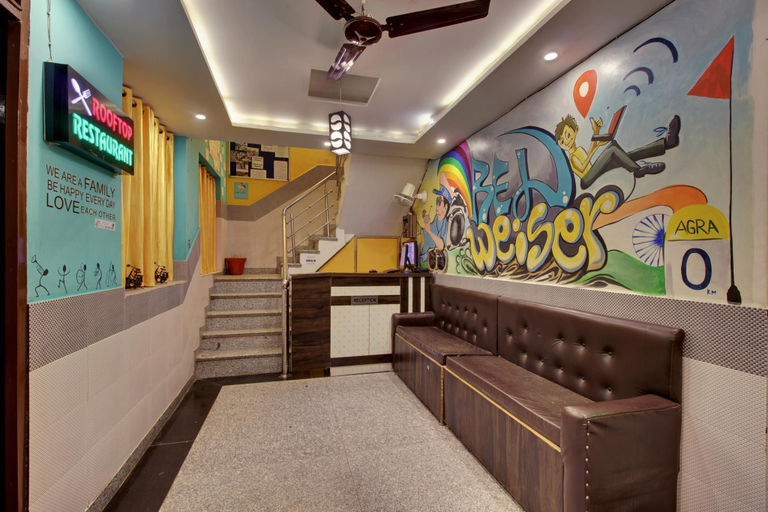 Public Area, Bedweiser Backpackers Hostel, Agra