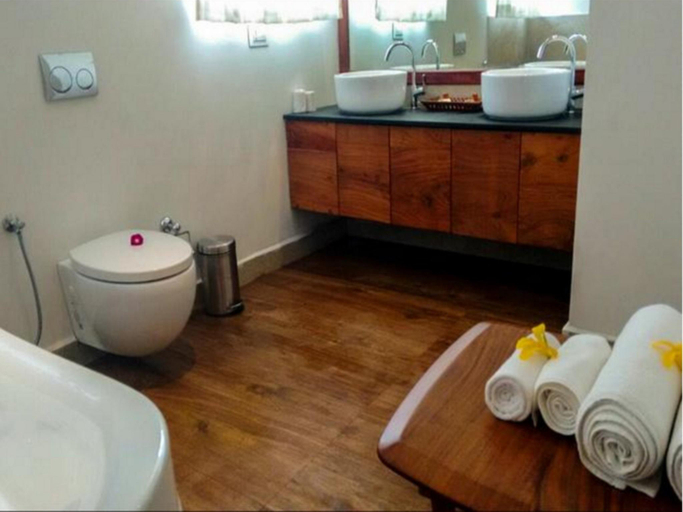 Bathroom 4, Blackberry Hills Munnar-Nature Resort & Spa, Idukki
