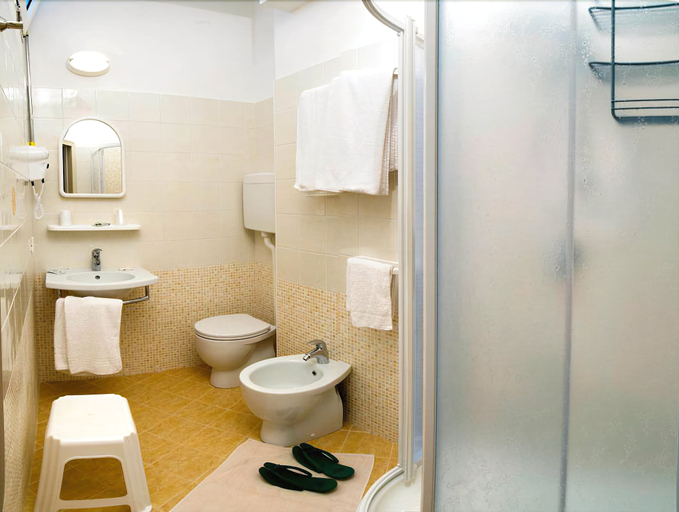 Bathroom 4, Hotel La Plage, Rimini
