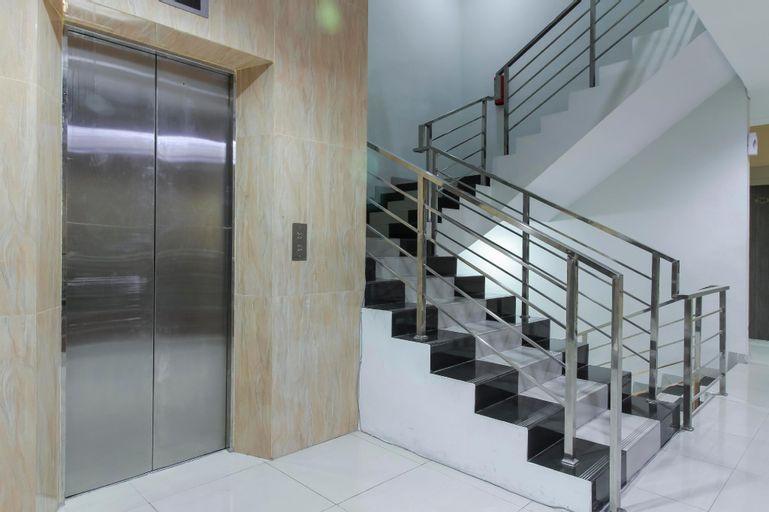 RedDoorz Plus Syariah @ Jalan Sriwijaya Medan, Medan