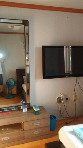 Sam Ik Jang Motel, Buk