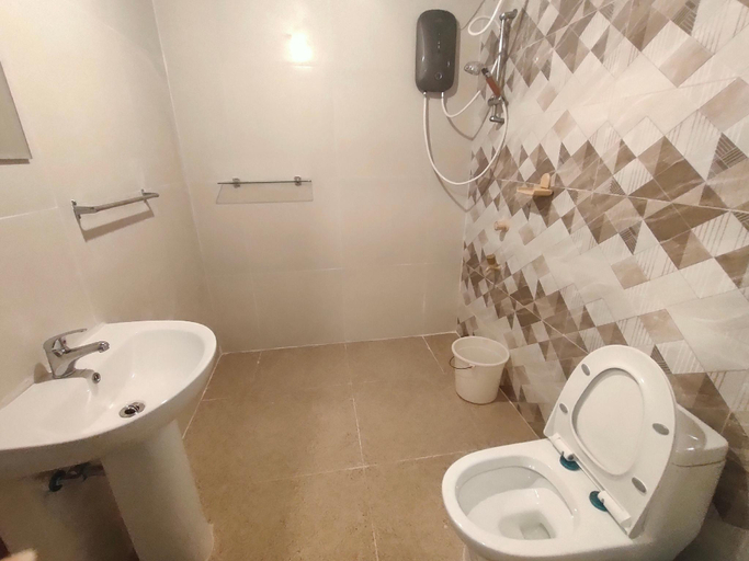 Bathroom 3, Moalboal T Breeze Coastal Resort, Moalboal