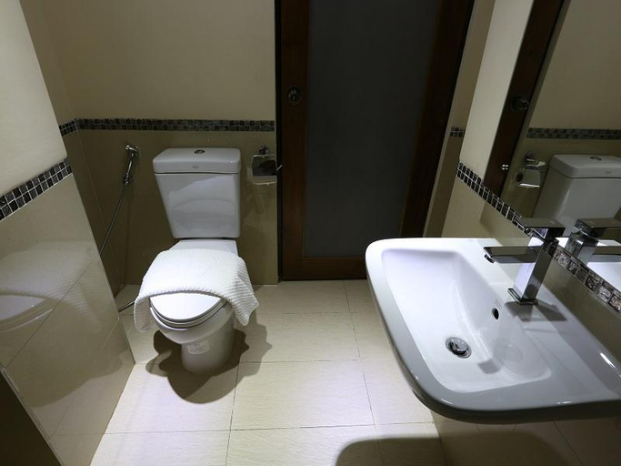 Bathroom, Queen's Park Hotel, Yangon