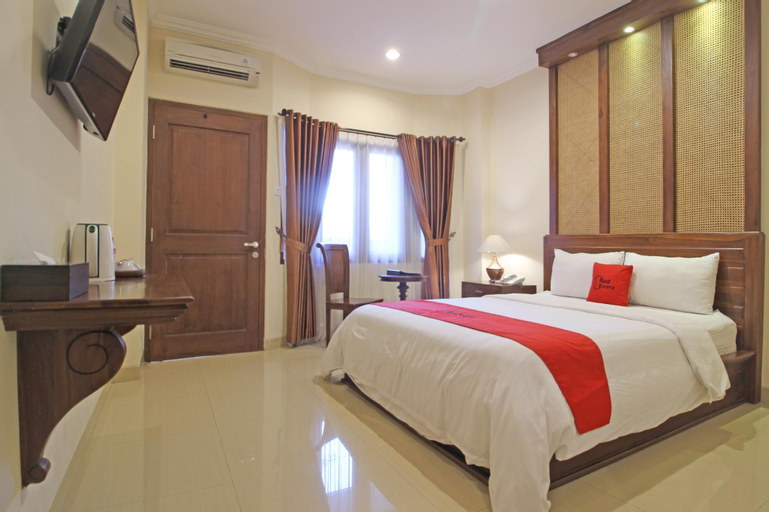 Bedroom 4, RedDoorz Premium At The Garden Suites Solo, Solo