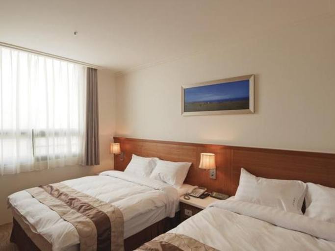 Bedroom 3, Ya Ling Hotel, Penghu