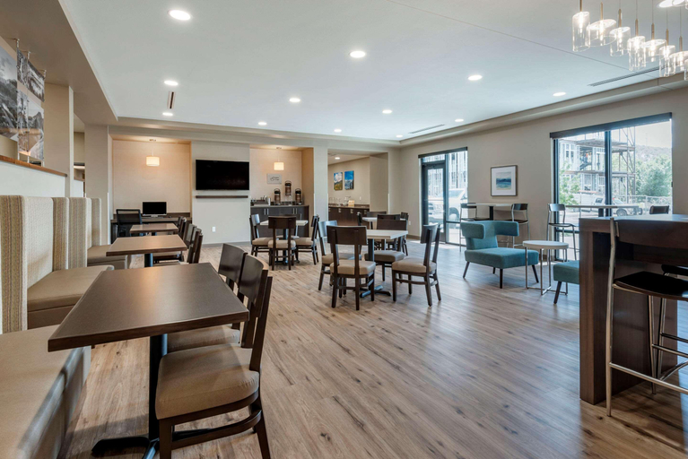 Food & Drinks 5, Birch Hill Suites Extended Stay - Blue Ash, Hamilton
