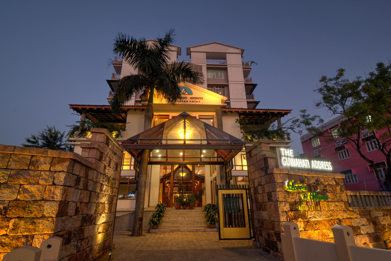 Exterior & Views