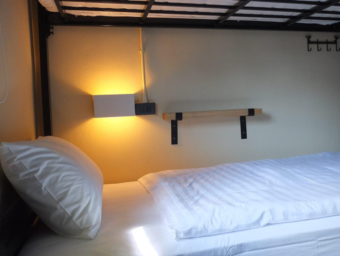Bedroom, Doolay Beachfront Hostel, Pulau Phuket