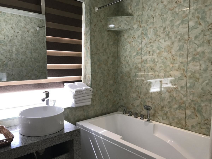 Bathroom 4, Xizhai Hotel, Dalian
