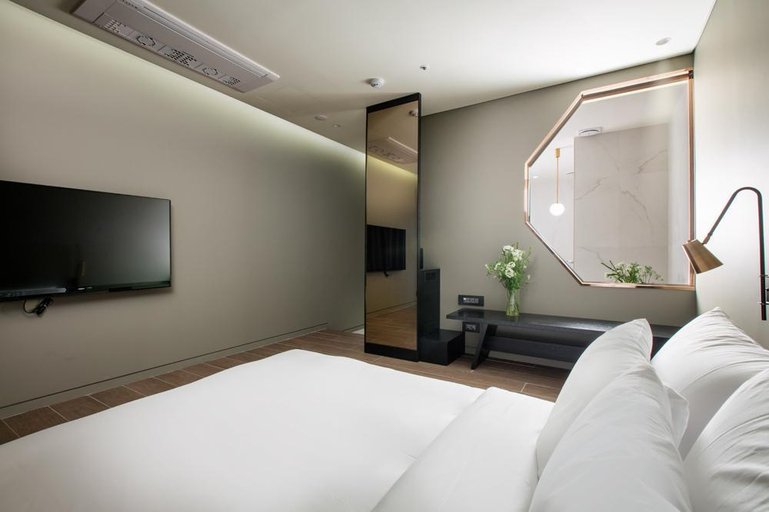 Bedroom, Parkmarine Hotel, Namdong