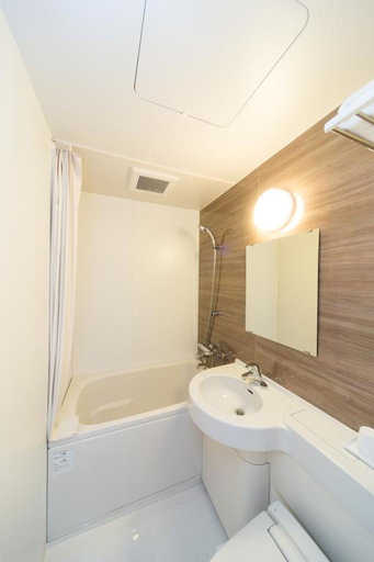 Bathroom 4, Shinsaibashi Higashi Crystal Hotel, Osaka