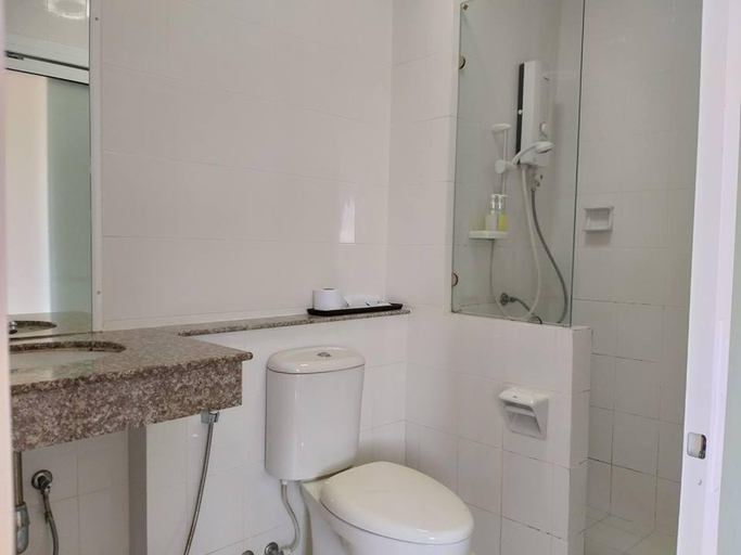 Bathroom, Natnalin Hotel, Muang Chiang Rai