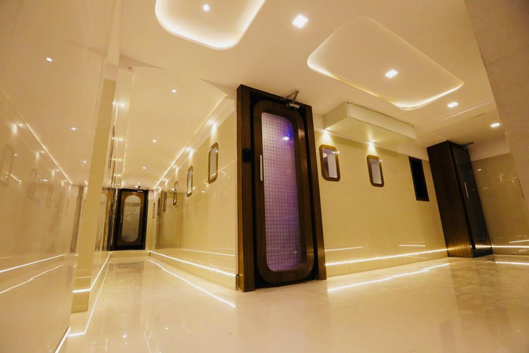Public Area 2, Qubestay Airport Capsule Hotel Hostel, Mumbai Suburban