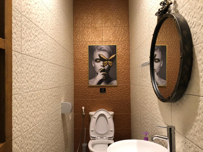 Bathroom 4, The First Nanwan, Pingtung