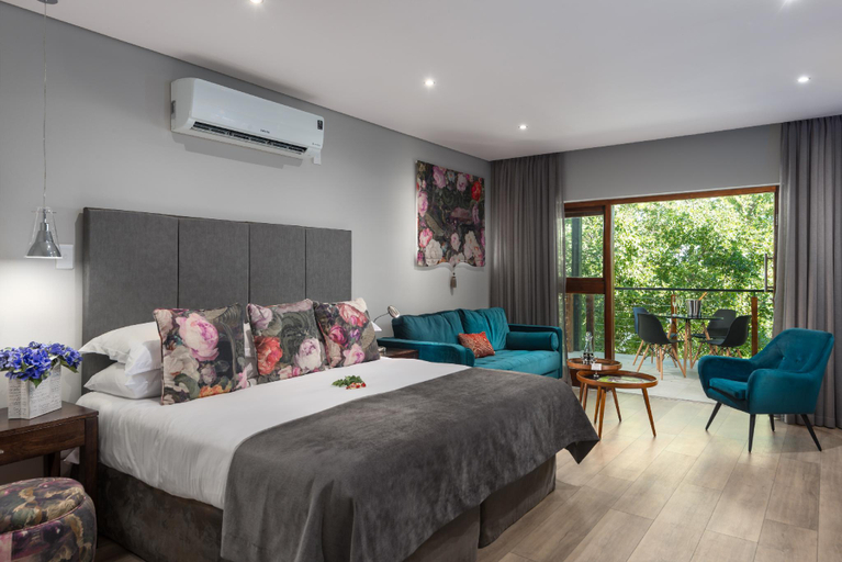 Others 2, River Place Manor, Siyanda