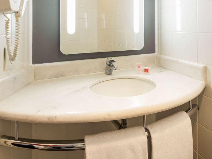 Bathroom 5, ibis Sao Jose dos Campos Colinas, São José dos Campos