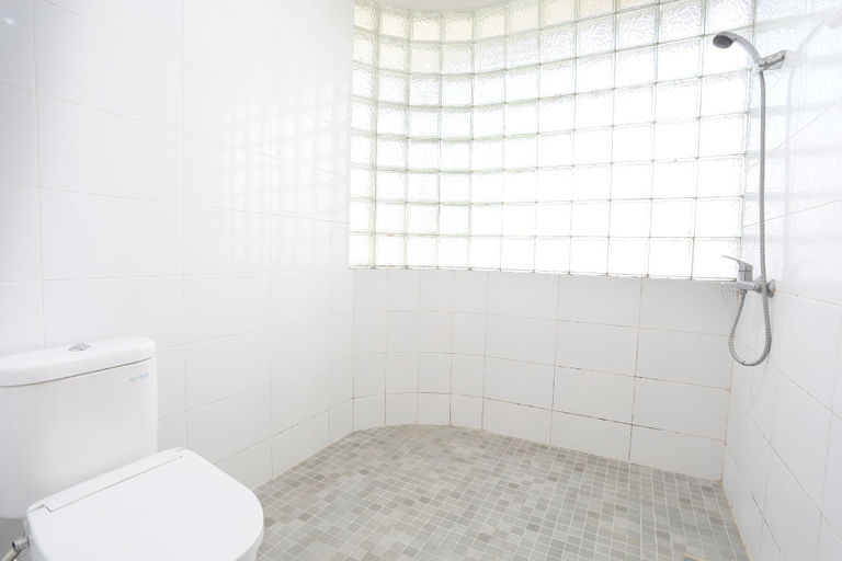 Bathroom 3, Hotel Ersada Braga, Bandung