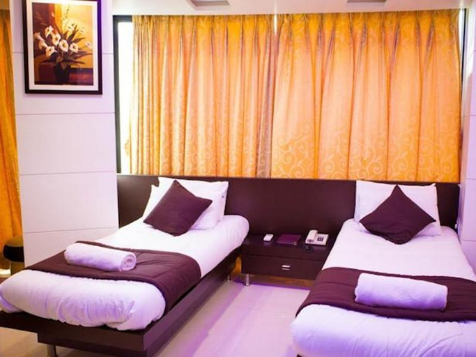 Bedroom 5, La Hotel Metro, Mumbai Suburban