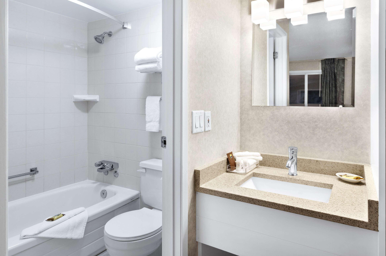 Bathroom 4, SureStay by Best Western Rossland Red Mountain, Kootenay Boundary