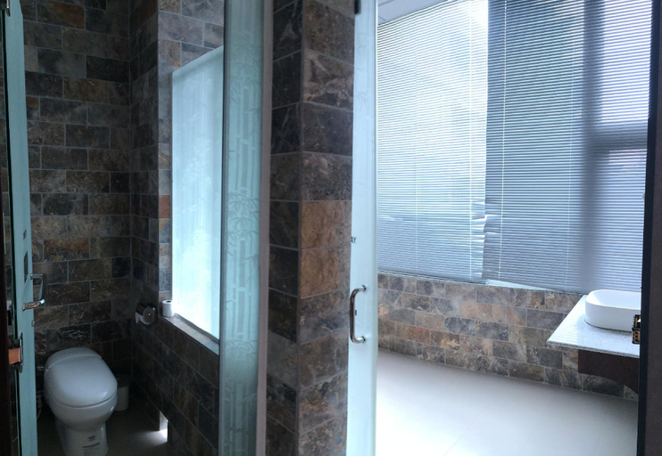 Bathroom 5, New Wave Hotel, Vũng Tàu