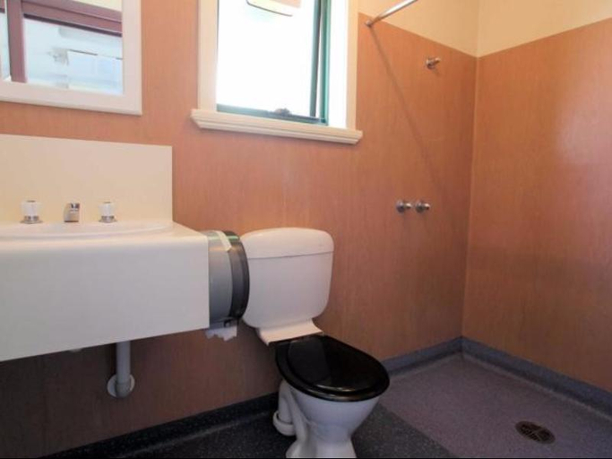 Bathroom, Launceston Backpackers, Launceston - Pt B