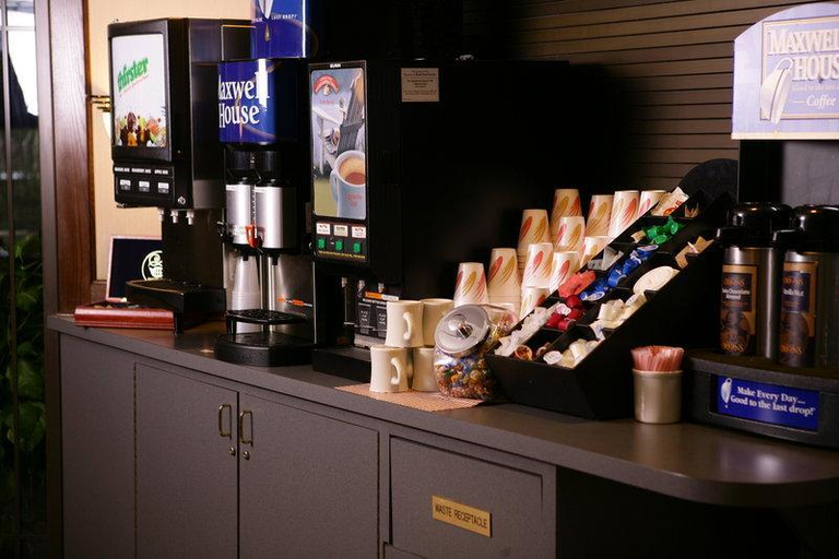 Food & Drinks 5, Inn At St. Mary'S Hotel & Suites, Saint Joseph