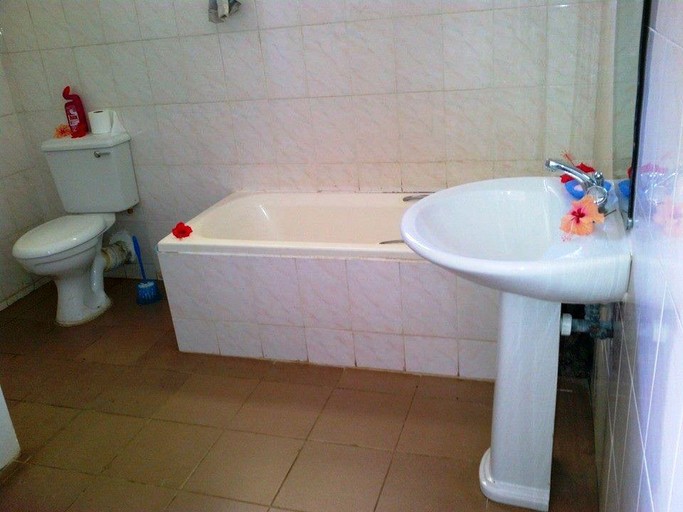 Bathroom 3, Petra's Guest House